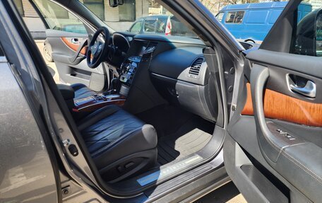 Infiniti QX70, 2015 год, 2 100 000 рублей, 13 фотография