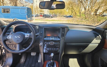 Infiniti QX70, 2015 год, 2 100 000 рублей, 11 фотография