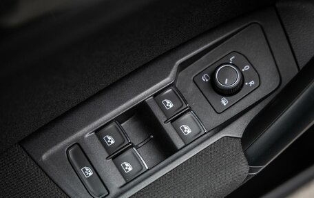 Volkswagen Tiguan II, 2019 год, 2 098 000 рублей, 16 фотография
