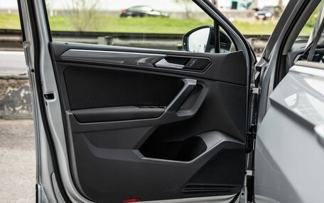 Volkswagen Tiguan II, 2019 год, 2 098 000 рублей, 29 фотография