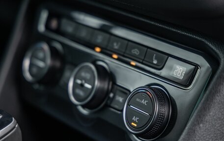 Volkswagen Tiguan II, 2019 год, 2 098 000 рублей, 33 фотография
