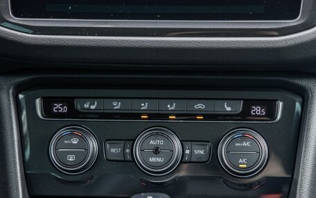 Volkswagen Tiguan II, 2019 год, 2 098 000 рублей, 26 фотография
