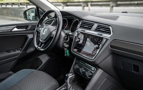Volkswagen Tiguan II, 2019 год, 2 098 000 рублей, 35 фотография