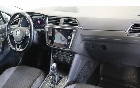 Volkswagen Tiguan II, 2018 год, 2 015 000 рублей, 5 фотография