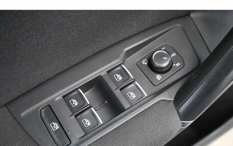 Volkswagen Tiguan II, 2018 год, 2 015 000 рублей, 16 фотография