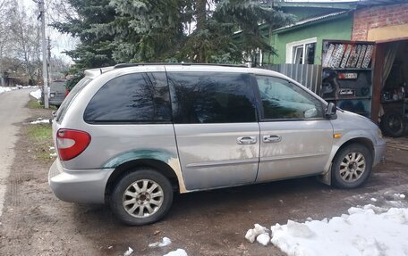 Chrysler Voyager IV, 2001 год, 300 000 рублей, 2 фотография