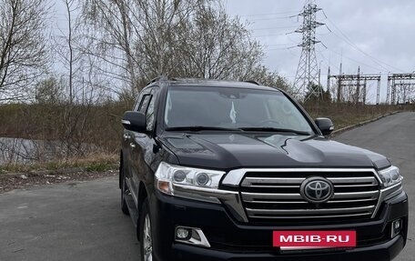 Toyota Land Cruiser 200, 2015 год, 5 590 000 рублей, 2 фотография