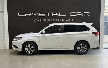 Mitsubishi Outlander III рестайлинг 3, 2022 год, 2 900 000 рублей, 4 фотография