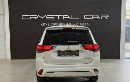 Mitsubishi Outlander III рестайлинг 3, 2022 год, 2 900 000 рублей, 5 фотография
