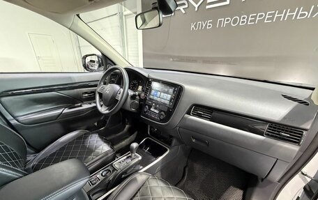 Mitsubishi Outlander III рестайлинг 3, 2022 год, 2 900 000 рублей, 7 фотография
