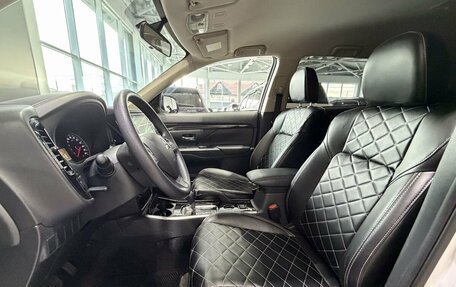 Mitsubishi Outlander III рестайлинг 3, 2022 год, 2 900 000 рублей, 12 фотография