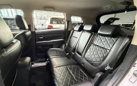 Mitsubishi Outlander III рестайлинг 3, 2022 год, 2 900 000 рублей, 14 фотография
