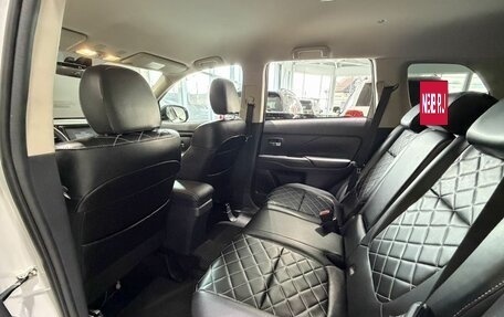 Mitsubishi Outlander III рестайлинг 3, 2022 год, 2 900 000 рублей, 15 фотография