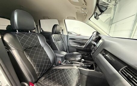 Mitsubishi Outlander III рестайлинг 3, 2022 год, 2 900 000 рублей, 13 фотография