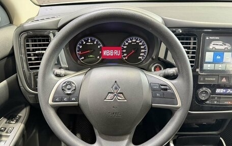 Mitsubishi Outlander III рестайлинг 3, 2022 год, 2 900 000 рублей, 9 фотография