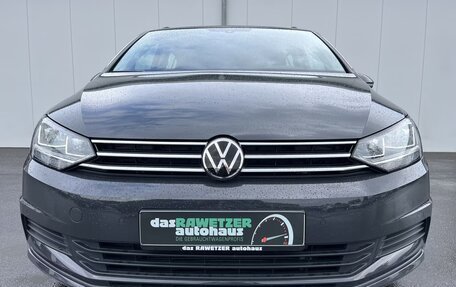 Volkswagen Touran III, 2022 год, 3 493 400 рублей, 2 фотография