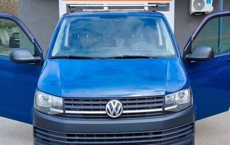 Volkswagen Transporter T6 рестайлинг, 2015 год, 2 700 000 рублей, 1 фотография