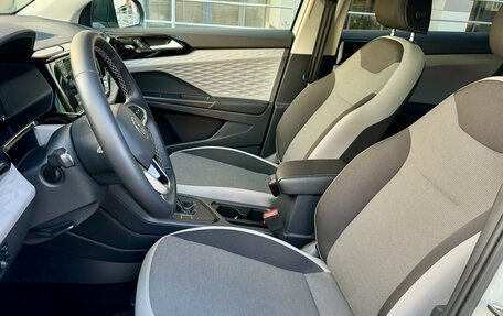 Volkswagen Taos, 2022 год, 2 650 000 рублей, 9 фотография