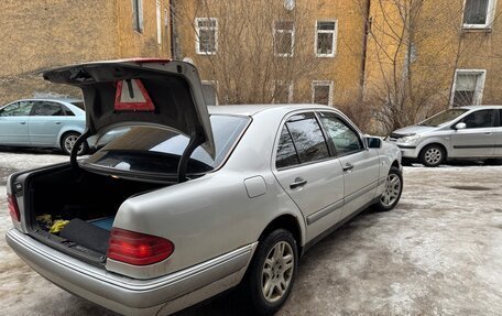 Mercedes-Benz E-Класс, 1997 год, 530 000 рублей, 5 фотография