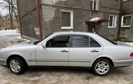 Mercedes-Benz E-Класс, 1997 год, 530 000 рублей, 4 фотография