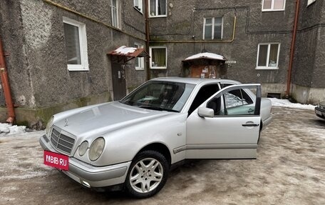 Mercedes-Benz E-Класс, 1997 год, 530 000 рублей, 2 фотография