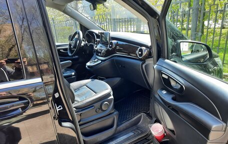 Mercedes-Benz V-Класс, 2017 год, 3 000 000 рублей, 4 фотография