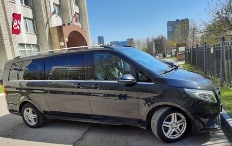 Mercedes-Benz V-Класс, 2017 год, 3 000 000 рублей, 2 фотография