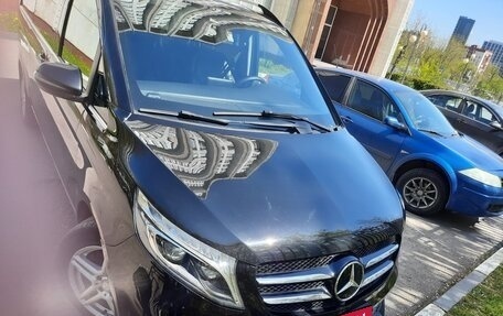 Mercedes-Benz V-Класс, 2017 год, 3 000 000 рублей, 3 фотография