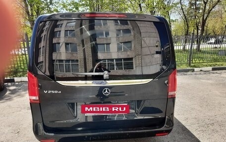 Mercedes-Benz V-Класс, 2017 год, 3 000 000 рублей, 9 фотография