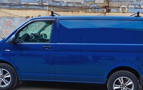 Volkswagen Transporter T6 рестайлинг, 2015 год, 2 700 000 рублей, 3 фотография