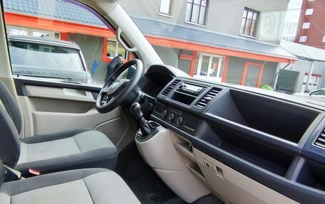 Volkswagen Transporter T6 рестайлинг, 2015 год, 2 700 000 рублей, 15 фотография