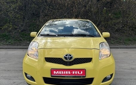 Toyota Yaris III рестайлинг, 2009 год, 610 000 рублей, 1 фотография