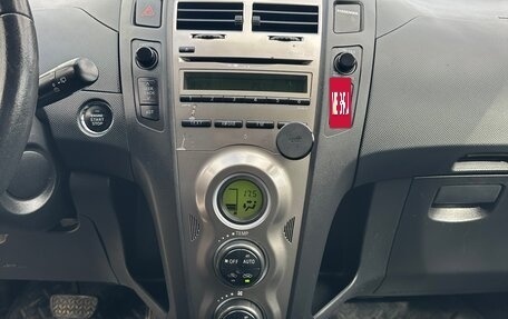 Toyota Yaris III рестайлинг, 2009 год, 610 000 рублей, 7 фотография