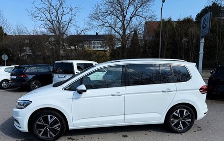 Volkswagen Touran III, 2023 год, 3 703 600 рублей, 2 фотография