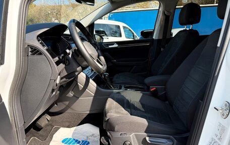 Volkswagen Touran III, 2023 год, 3 703 600 рублей, 4 фотография