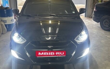 Hyundai Solaris II рестайлинг, 2012 год, 900 000 рублей, 2 фотография