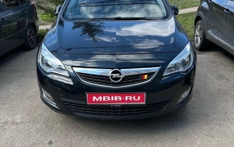 Opel Astra J, 2010 год, 730 000 рублей, 1 фотография