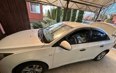 Chevrolet Cruze II, 2010 год, 650 000 рублей, 4 фотография