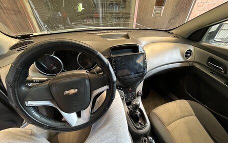 Chevrolet Cruze II, 2010 год, 650 000 рублей, 6 фотография