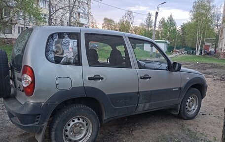 Chevrolet Niva I рестайлинг, 2011 год, 300 000 рублей, 2 фотография
