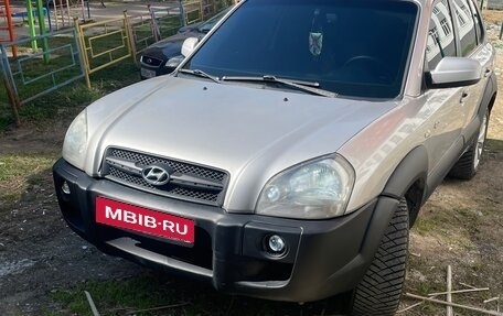 Hyundai Tucson III, 2005 год, 700 000 рублей, 1 фотография
