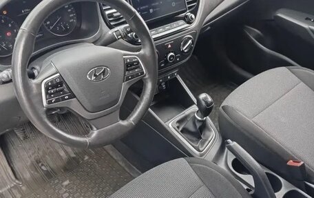 Hyundai Solaris II рестайлинг, 2021 год, 1 300 000 рублей, 6 фотография