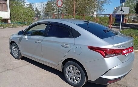 Hyundai Solaris II рестайлинг, 2021 год, 1 300 000 рублей, 3 фотография