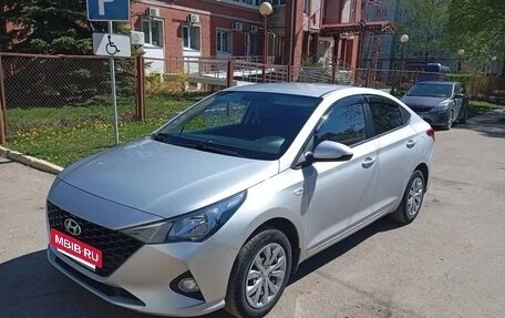 Hyundai Solaris II рестайлинг, 2021 год, 1 300 000 рублей, 5 фотография