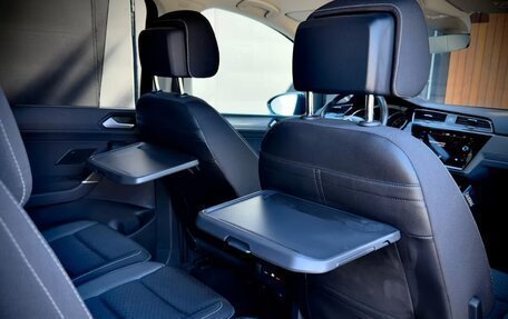 Volkswagen Touran III, 2022 год, 4 218 910 рублей, 6 фотография