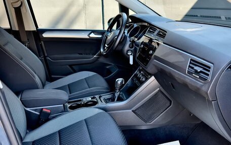 Volkswagen Touran III, 2022 год, 4 218 910 рублей, 4 фотография