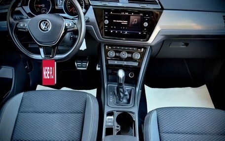Volkswagen Touran III, 2022 год, 4 218 910 рублей, 3 фотография