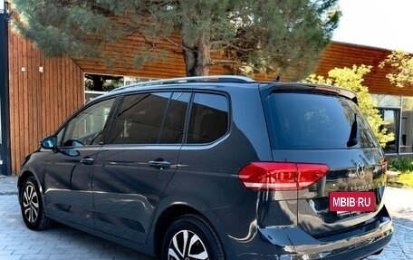 Volkswagen Touran III, 2022 год, 4 218 910 рублей, 2 фотография
