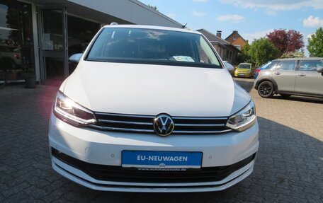 Volkswagen Touran III, 2022 год, 4 115 460 рублей, 2 фотография