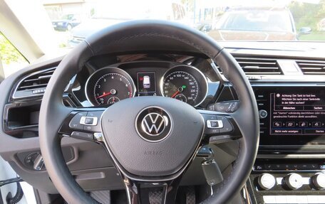 Volkswagen Touran III, 2022 год, 4 115 460 рублей, 5 фотография
